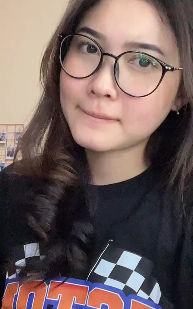 Iklan fashion TikTok kacamata Bestseller IDN